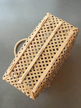 Load image into Gallery viewer, Yasuo Fukusaki - Bamboo basket, Green
