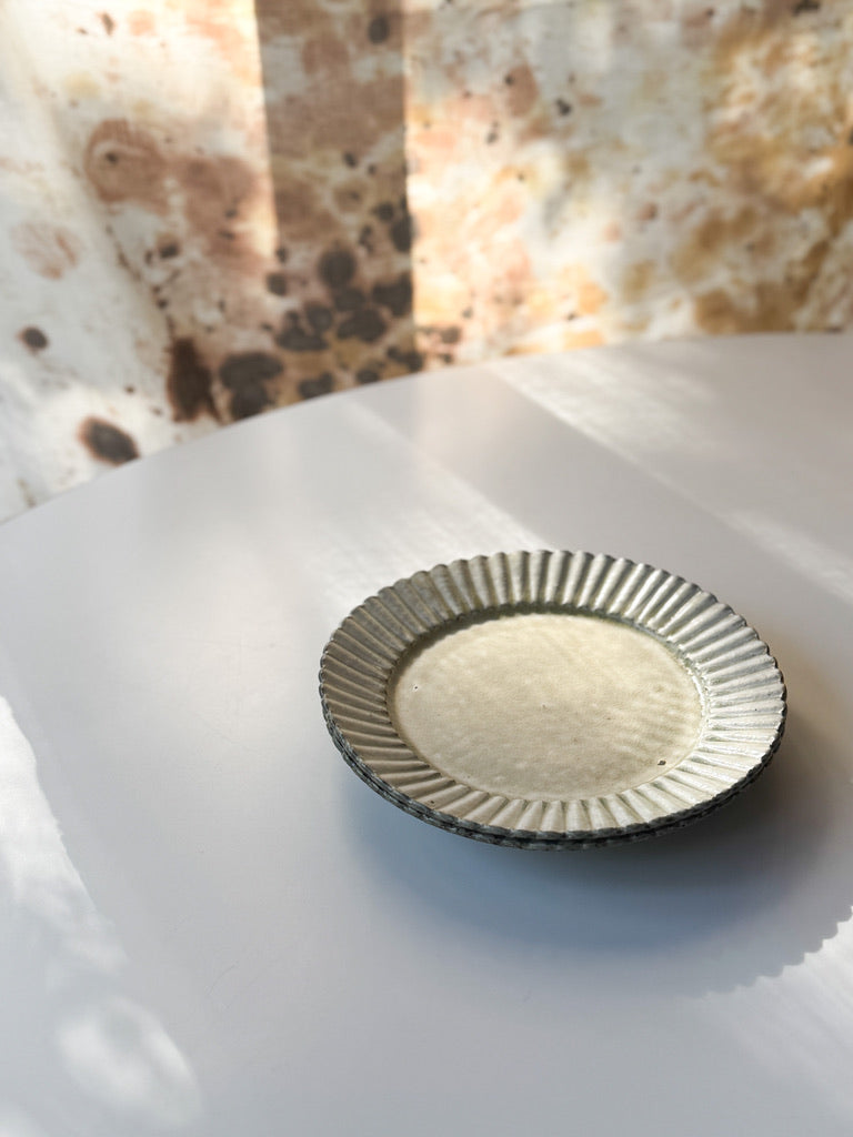 Yamanokuchi Kiln - "Rinka" Flower Plate