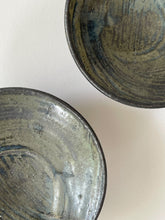 Load image into Gallery viewer, Issaki kiln -  High footed mini plate, &quot;Naderu&quot;
