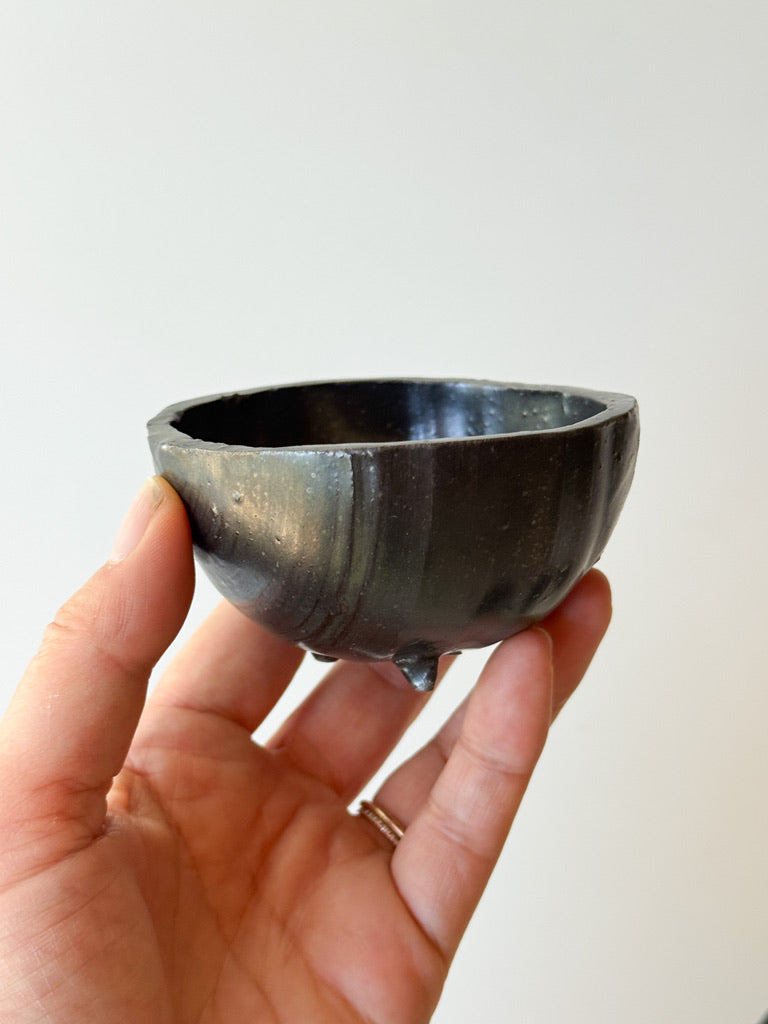 Yamanokuchi Kiln - Mini bowl with legs, Black