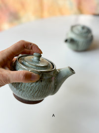 Nakadera kiln - "Daruma" Tea Pot