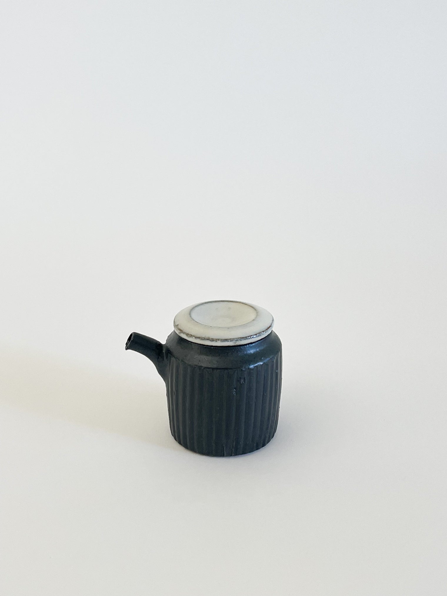 Yamanokuchi Kiln -  Sauce dispenser, Kuro