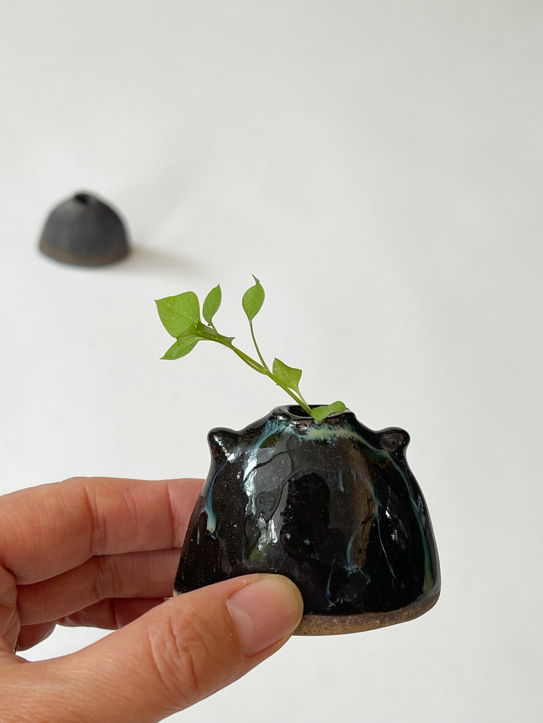 Issaki kiln -  Tiny bud vase