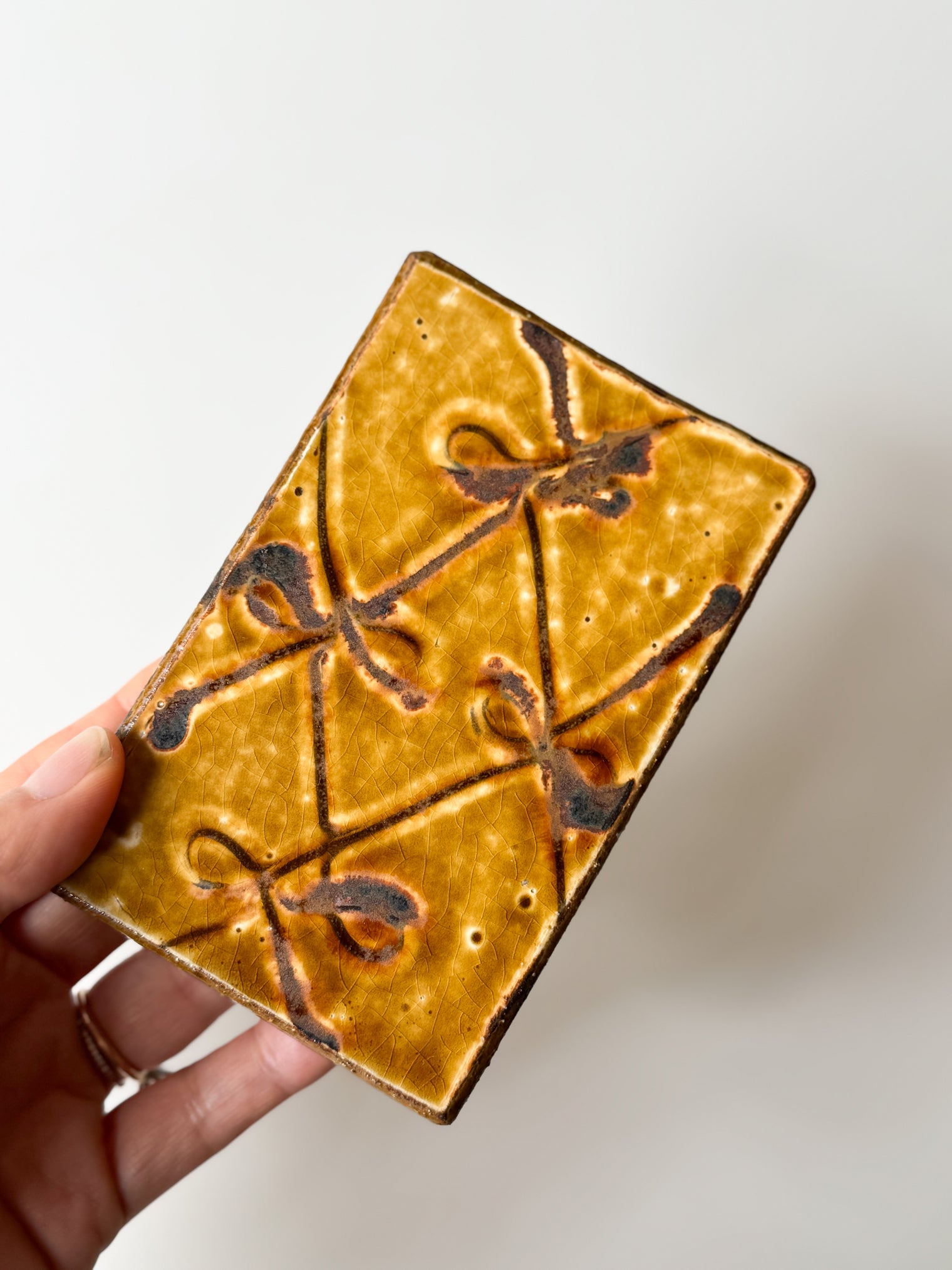 Fumoto Kiln - Slipware, Itazara Slab Plate
