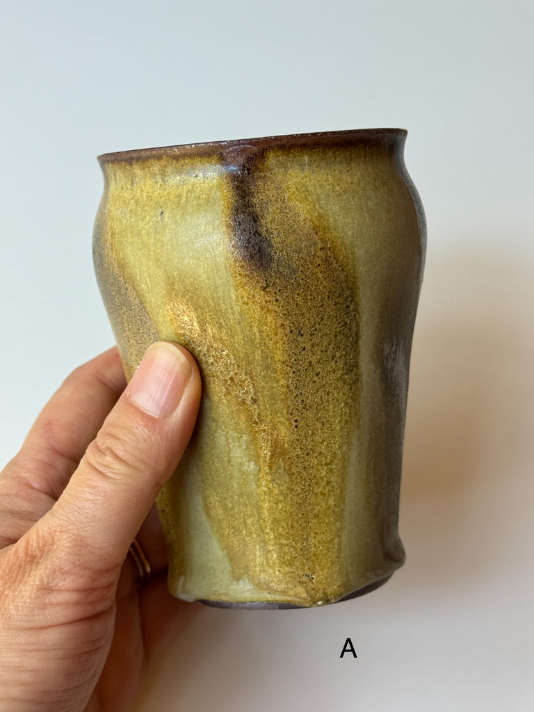 Issaki kiln -  Tumbler with Dark Glaze Flow