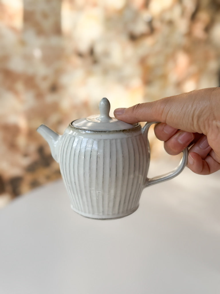 Yamanokuchi Kiln- "Moon light" Tea Pot