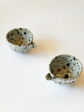 Load image into Gallery viewer, Moriyama Kiln -  &quot;Teno&quot; katakuchi bowl, white
