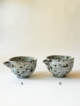 Load image into Gallery viewer, Moriyama Kiln -  &quot;Teno&quot; katakuchi bowl, white
