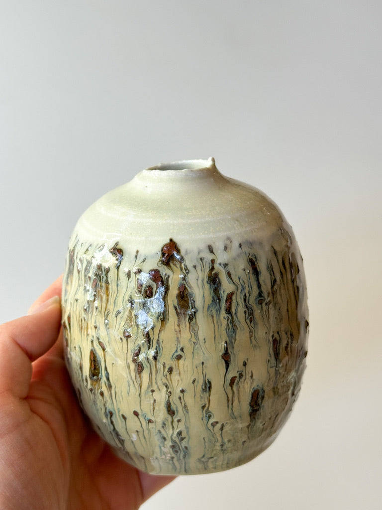 Chihiro Kiln -  Round Vase