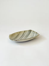 Load image into Gallery viewer, Issaki kiln - Kaku plate
