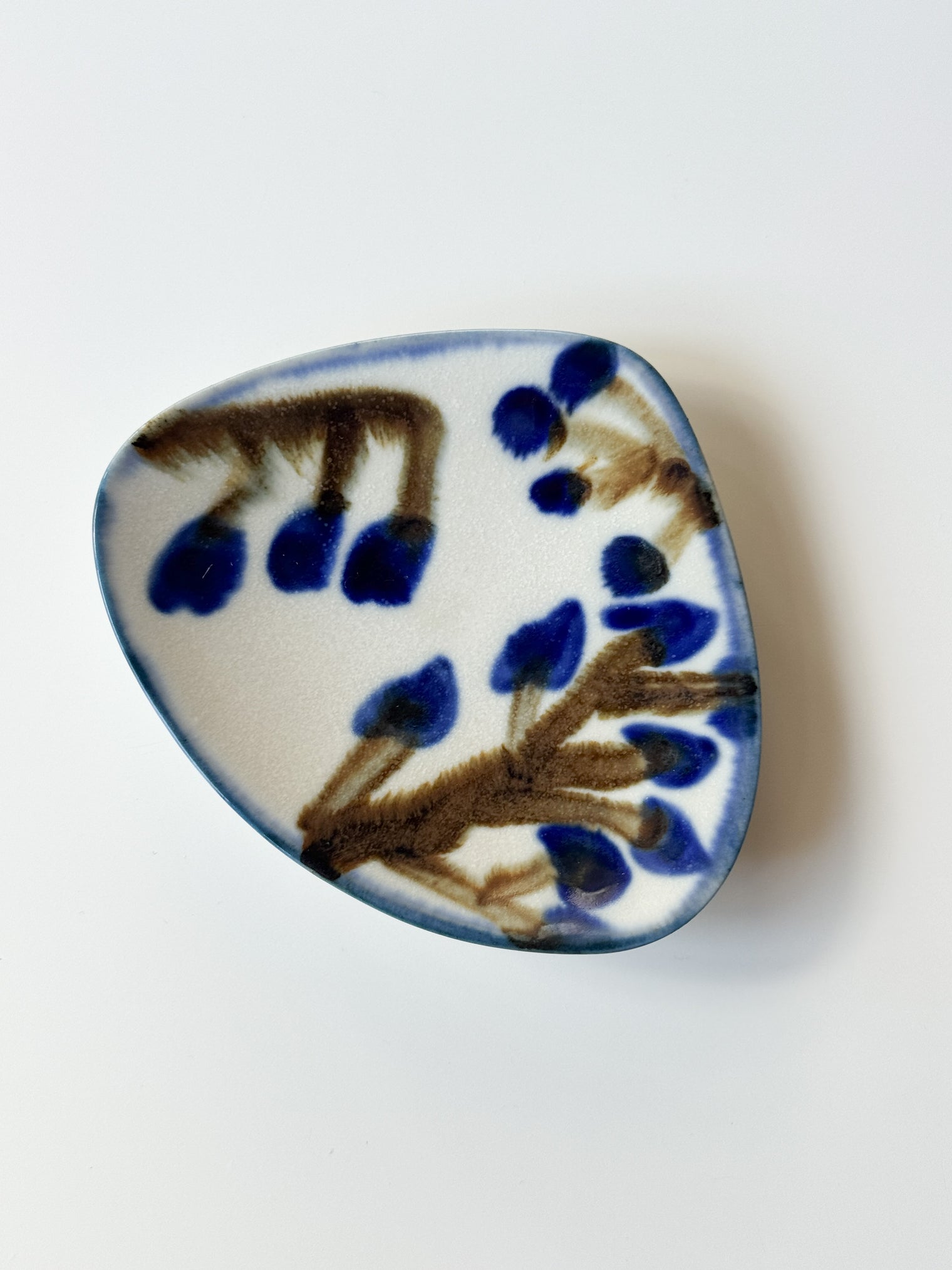 Yuko Shige Porcelain - Shell-Shaped Mini Plate
