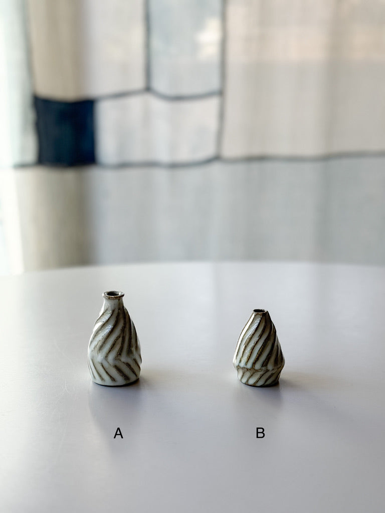 Chihiro Kiln - Tiny Vase, White