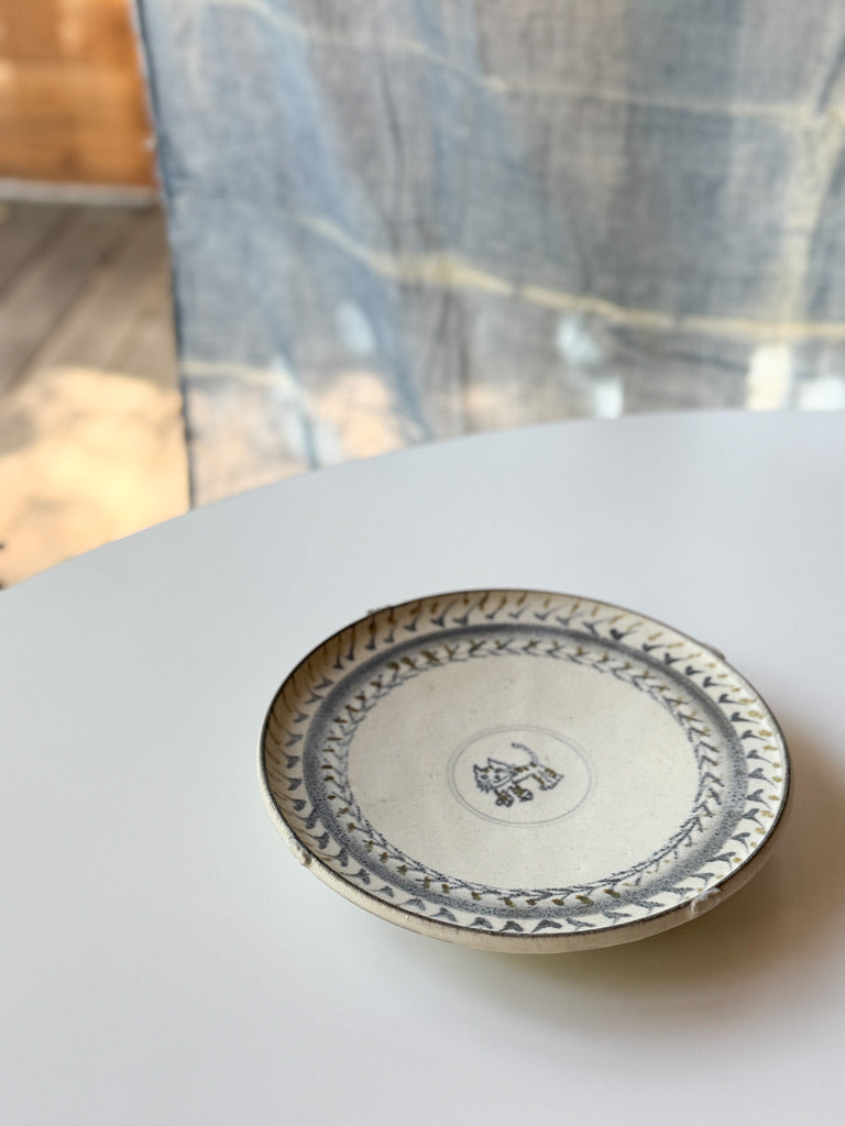 Issaki kiln -  Straw White Ash Glaze Plate, CAT!