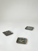 Load image into Gallery viewer, Chihiro kiln -  &quot;Yachimun&quot; square plate
