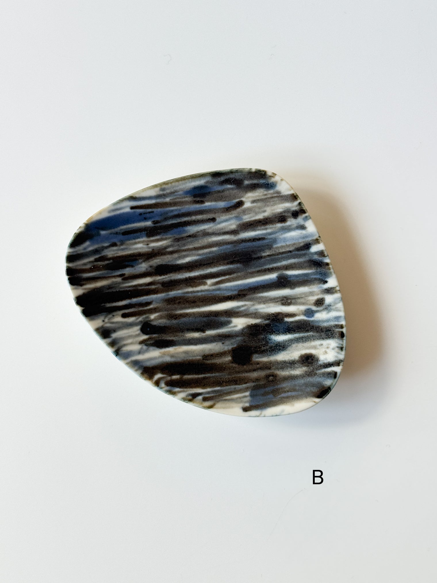Yuko Shige Porcelain - Shell-Shaped Mini Plate