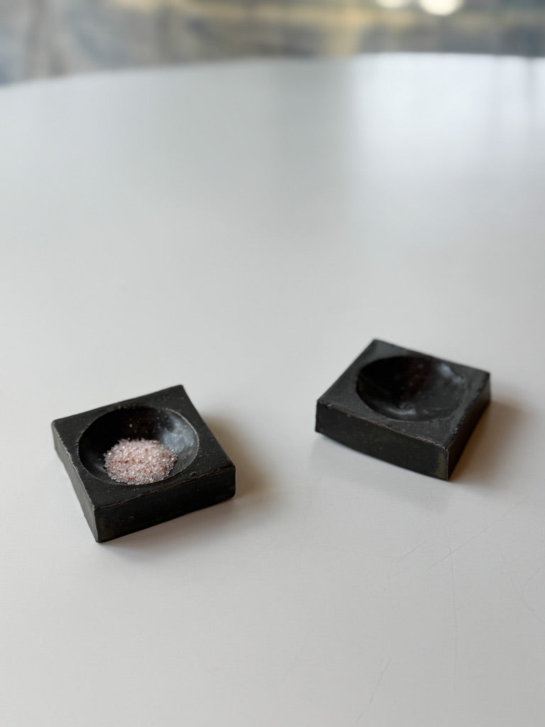 Yamanokuchi Kiln - Tiny Square Garnish Holder, Black