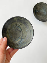 Load image into Gallery viewer, Issaki kiln -  High footed mini plate, &quot;Naderu&quot;
