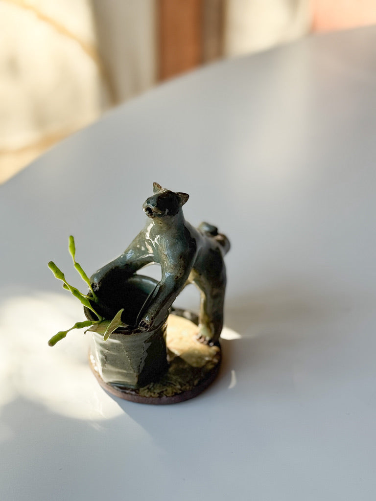 Nakadera kiln - Dog holding a cup!