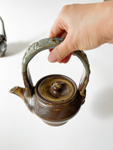 Load image into Gallery viewer, Nakadera kiln - Teapot with handle
