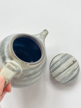 Load image into Gallery viewer, Issaki kiln - Tea Pot stripes
