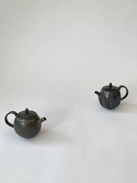 Yamanokuchi Kiln-  Tea pot, Dark