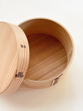 Load image into Gallery viewer, Shibatataku Shouten - Cedar Ohitsu rice container

