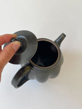 Load image into Gallery viewer, Yamanokuchi Kiln-  Tea pot, Black squash
