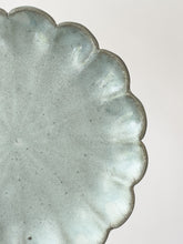 Load image into Gallery viewer, Nakadera kiln - Hana flower plate
