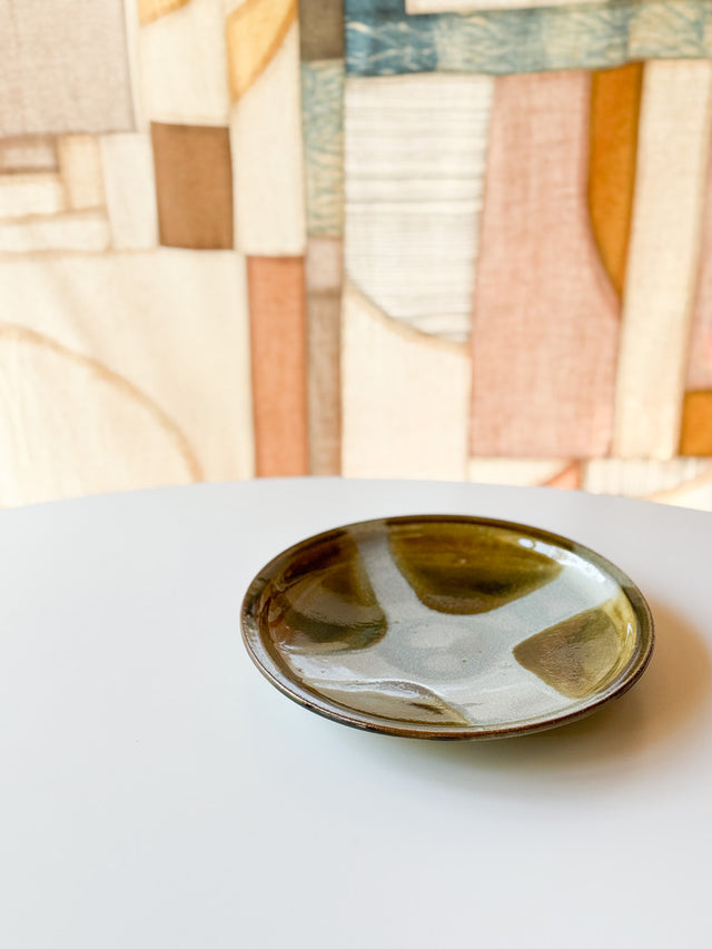 Kajiya Kiln - Plate, Makugake, Amber