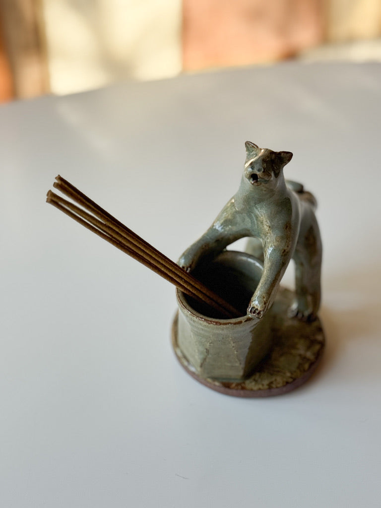 Nakadera kiln - Dog holding a cup!