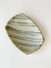 Load image into Gallery viewer, Issaki kiln - Kaku plate
