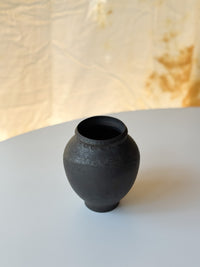 Issaki kiln -  Simple Black Vase