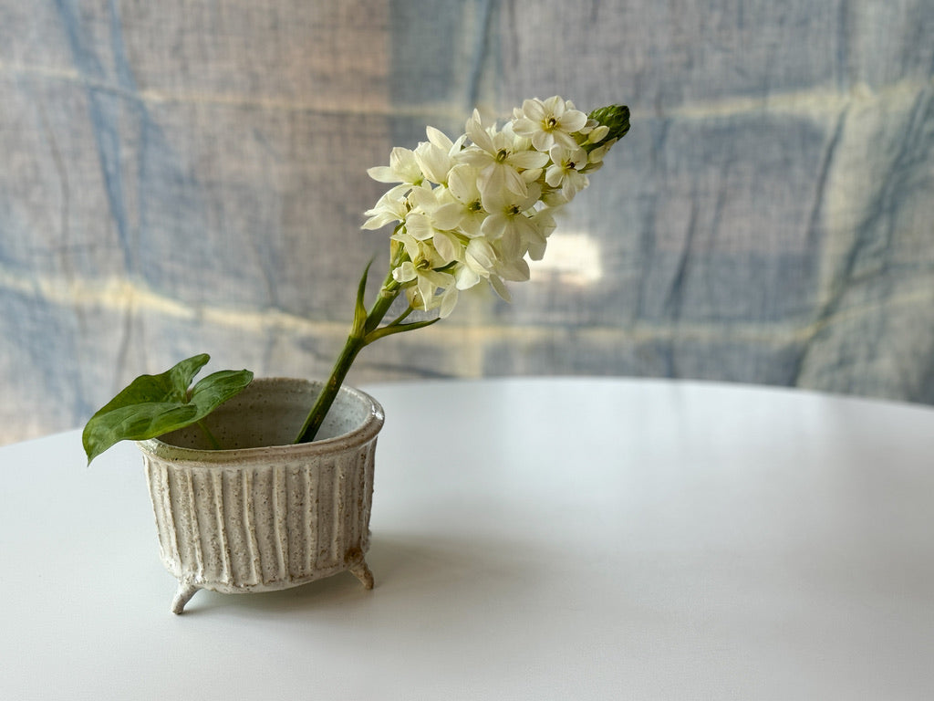 Yamanokuchi Kiln - Ovel Folwer Vase with Legs