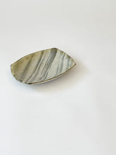 Load image into Gallery viewer, Issaki kiln - Kaku plate
