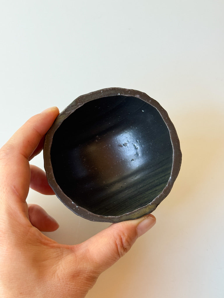 Yamanokuchi Kiln - Mini bowl with legs, Black