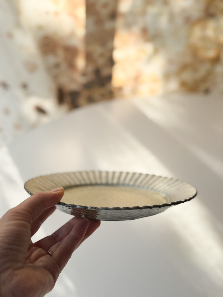Yamanokuchi Kiln - "Rinka" Flower Plate