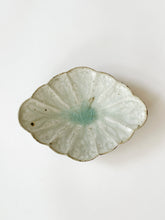 Load image into Gallery viewer, Moriyama Kiln - &quot;Hanabishi&quot; diamond shape plate
