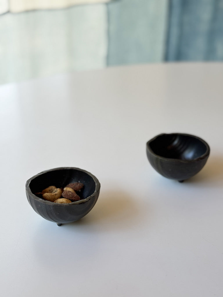Yamanokuchi Kiln - Mini bowl with legs, Black