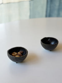 Yamanokuchi Kiln - Mini bowl with legs, Black