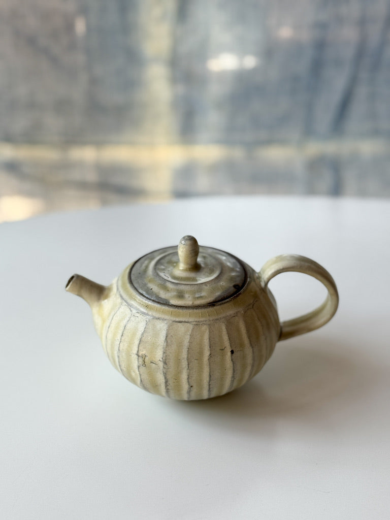 Yamanokuchi Kiln-  Smally Tea Pot, Haiyu Mat