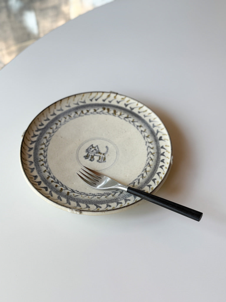 Issaki kiln -  Straw White Ash Glaze Plate, CAT!