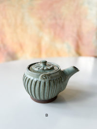 Nakadera kiln - "Daruma" Tea Pot