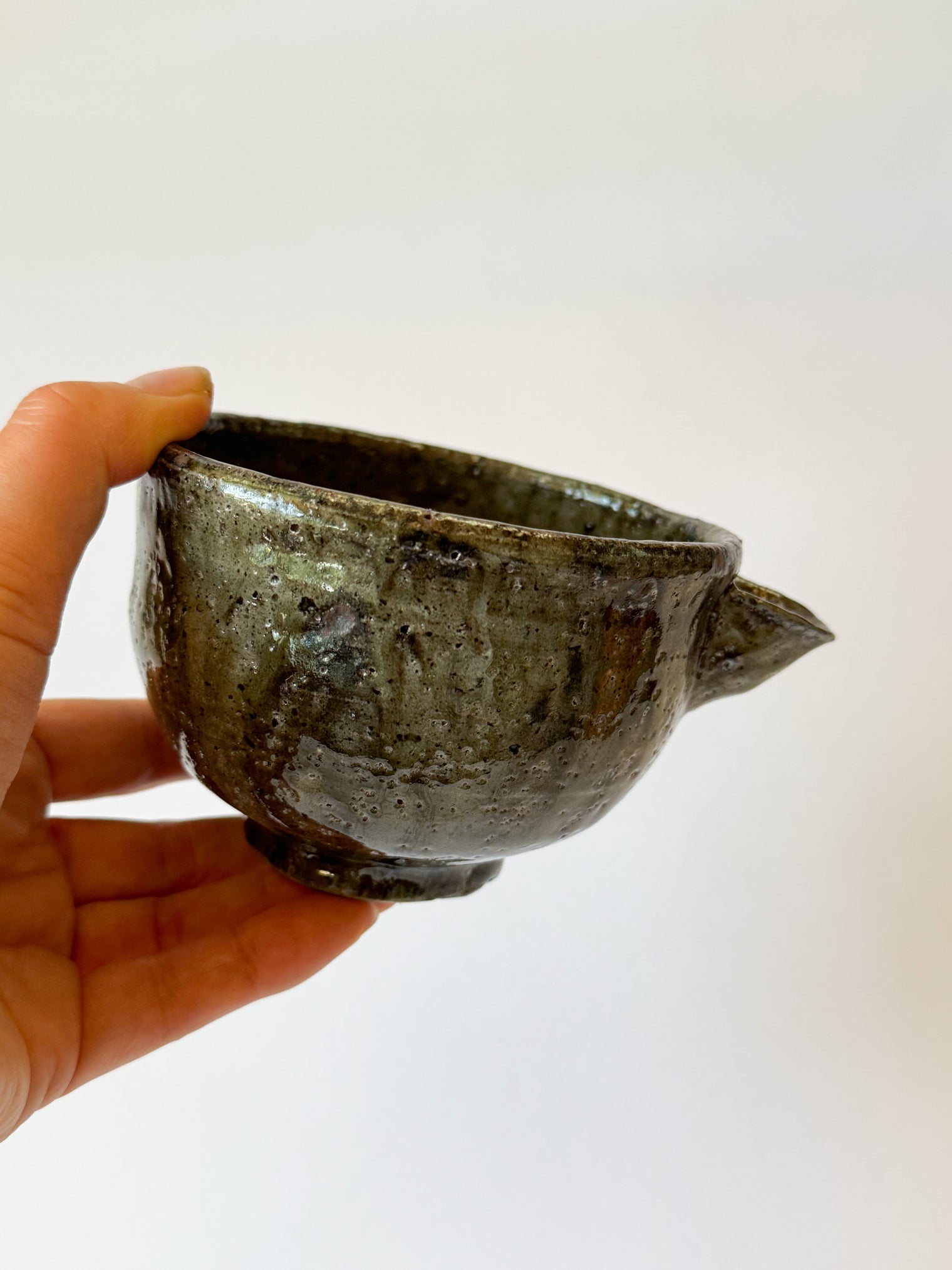 Moriyama Kiln -  "Teno" katakuchi bowl, Dark