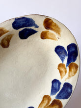 Load image into Gallery viewer, Yachimun Okinawan Pottery -  Oval plate, Petals
