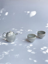 Load image into Gallery viewer, Yamanokuchi Kiln-  Tea pot, &quot;Moon light&quot; straight
