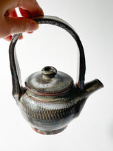 Load image into Gallery viewer, Nakadera kiln - Teapot with handle
