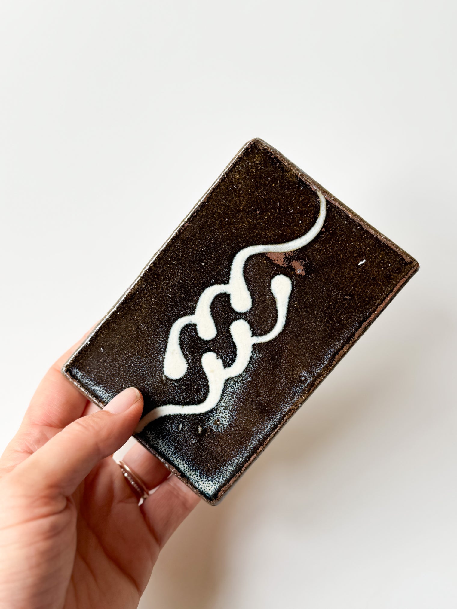 Fumoto Kiln - Slipware, Itazara Slab Plate