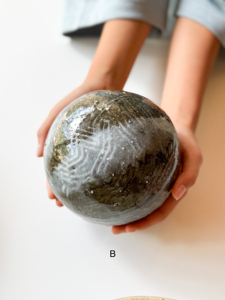 Mugihiko Kitagawa - Vegetable Dyed Round Jar, Planet