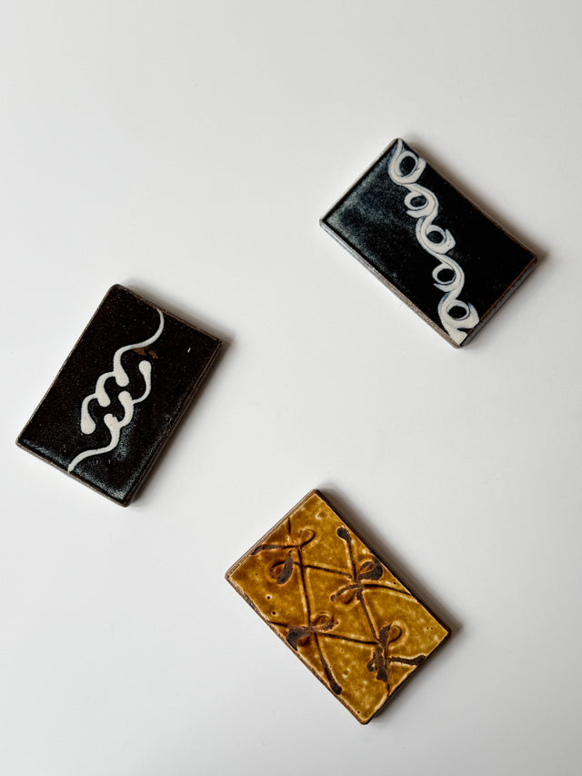 Fumoto Kiln - Slipware, Itazara Slab Plate