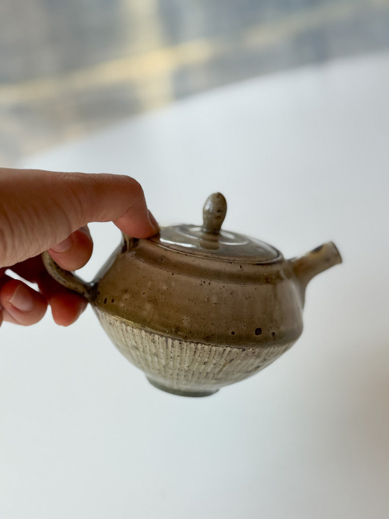 Yamanokuchi Kiln-  Smally Tea Pot, Haiyu